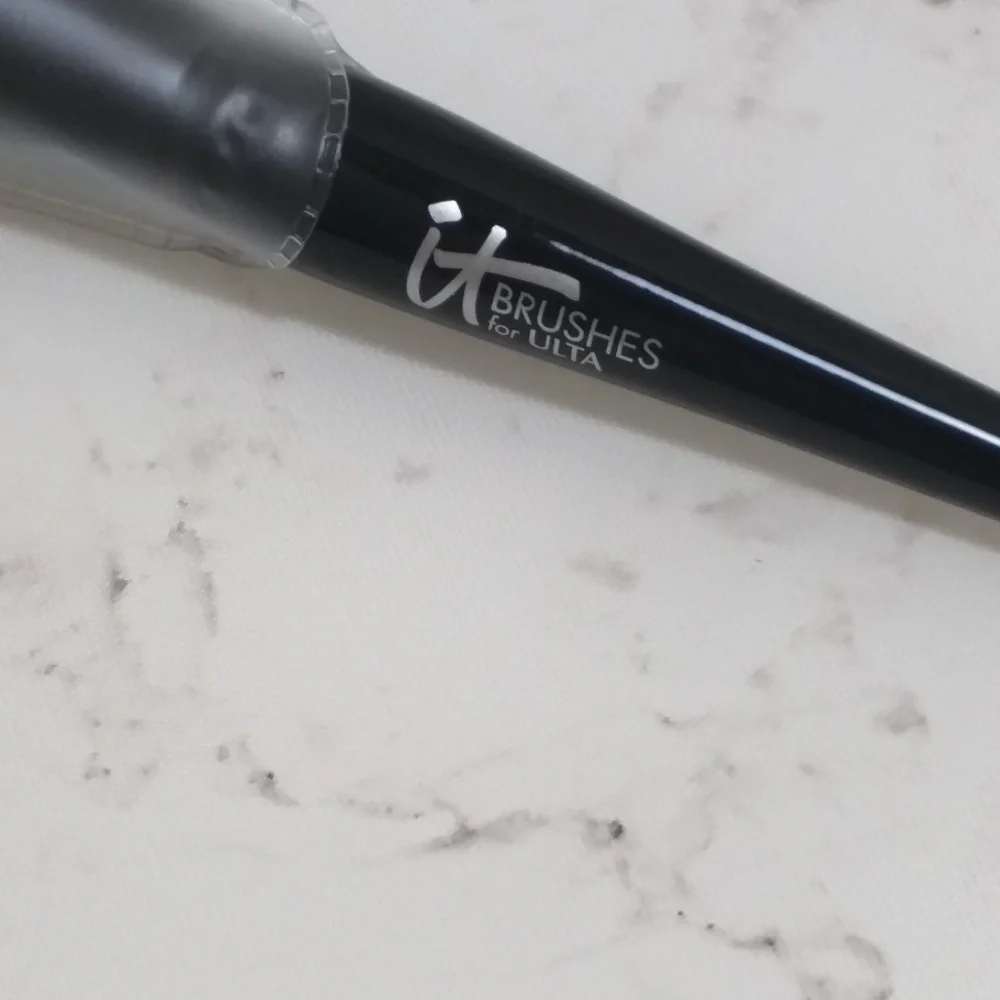 It Cosmetics for Ulta Flawless Complexion Brush